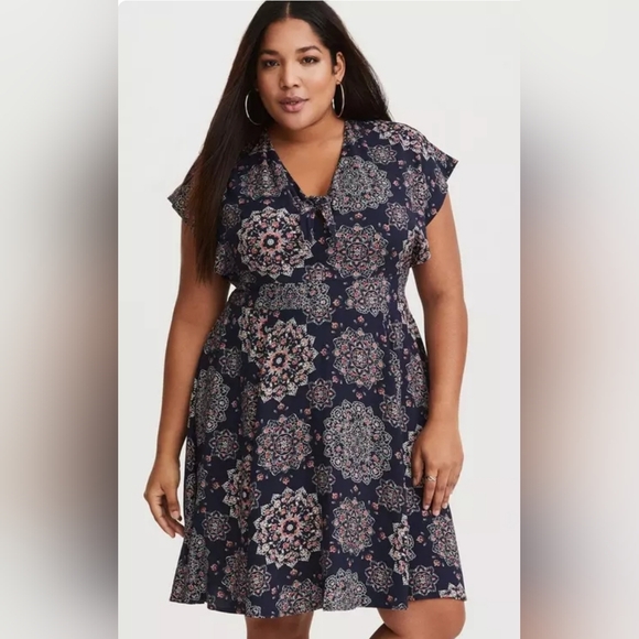 torrid | Dresses | Torrid Navy And Coral Floral Dress Size 2 | Poshmark
